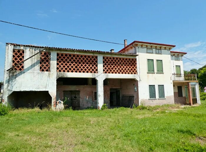 Casa con 5 locali in vendita in Via Spine, Monticello Conte Otto