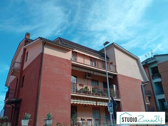 Appartamento con 6 locali in vendita in Via Reggio Emilia, Orte