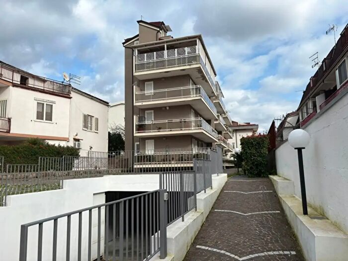 Appartamento trilocale in vendita in Via Ruta, Caserta