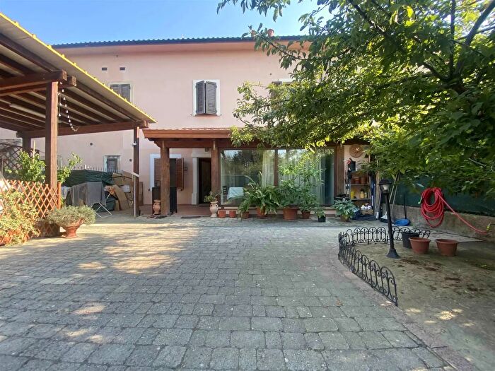 Appartamento con 8 locali in vendita in Cecina