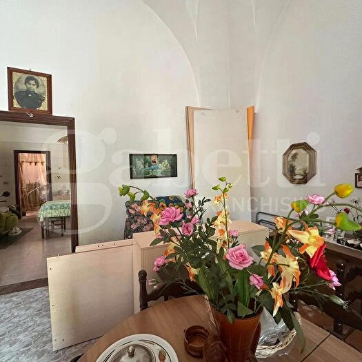 Casa con 6 locali in vendita in Via Birago, Alliste