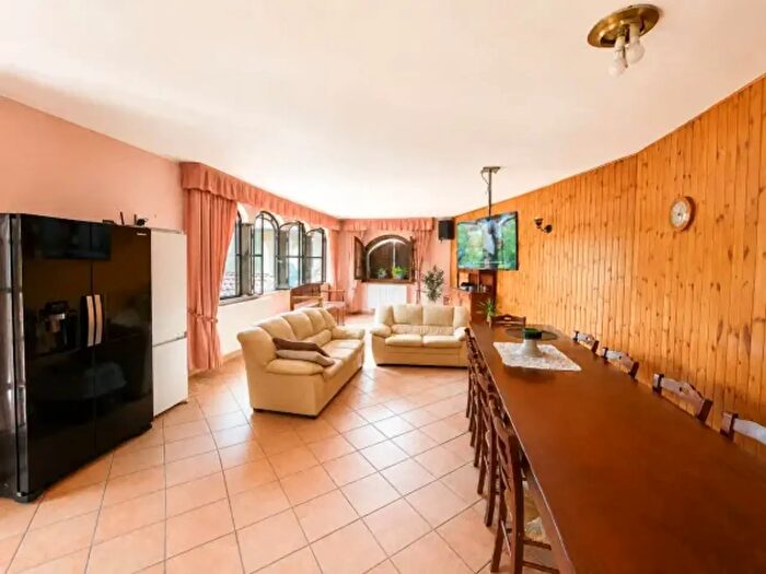 Casa con 6 locali in vendita in Piazza Giacomo Matteotti, Canegrate