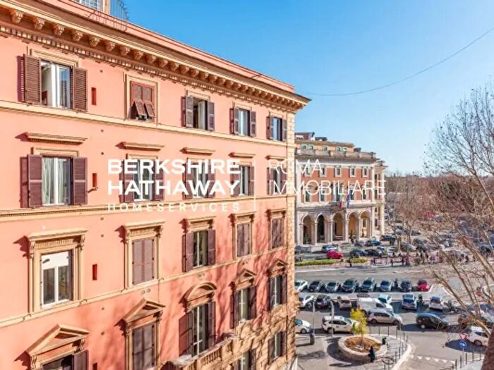 Appartamento con 6 locali in vendita in Piazza Fiume, Roma