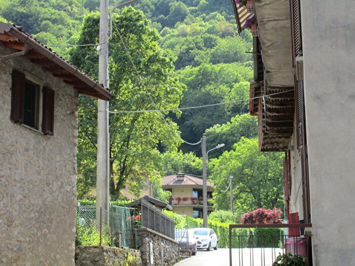 Casa con 5 locali in vendita in Via Quarenghi, Capizzone