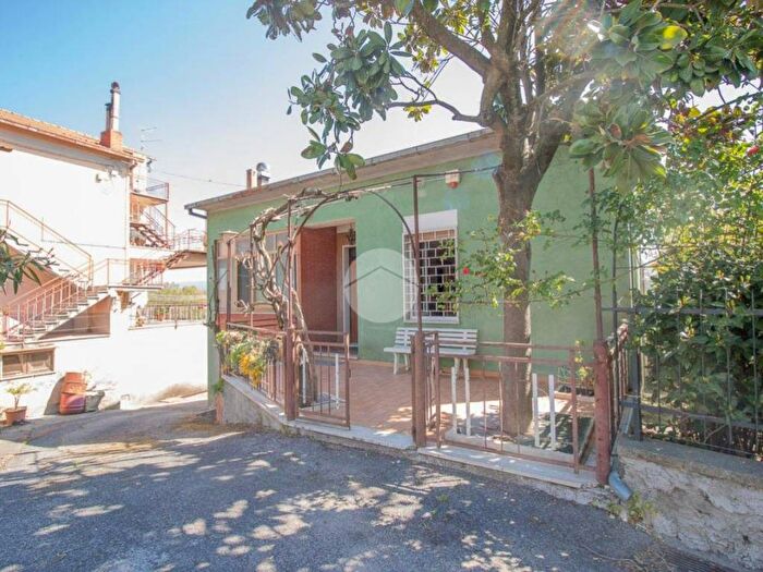 Appartamento quadrilocale in affitto in Vocabolo Madonna degli Angeli, Madonna Degli Angeli, Magliano Sabina