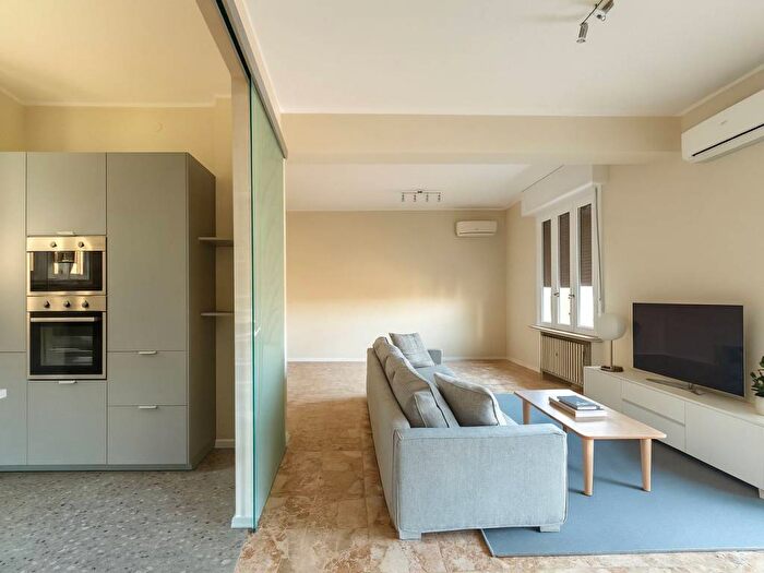 Appartamento quadrilocale in affitto in Borgo Collegio Maria Luigia, Centro Storico, Parma