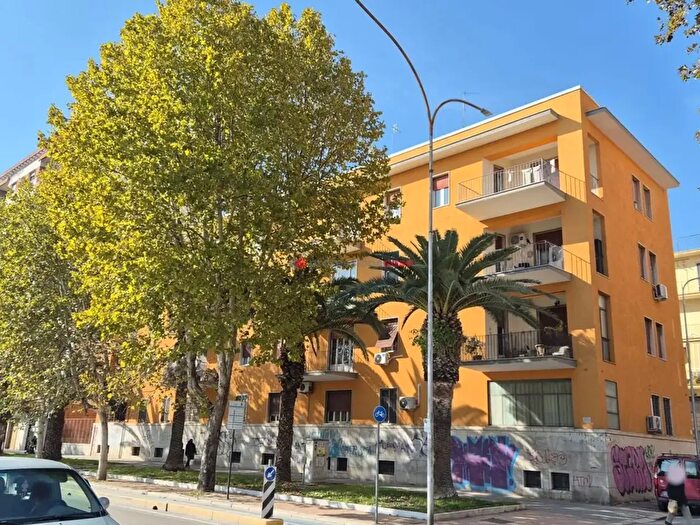 Appartamento quadrilocale in vendita in Via Francesco Figliolia B, Foggia