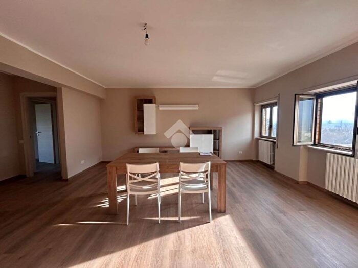 Appartamento trilocale in affitto in Via Settignano, San Michele, Atina