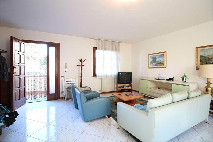 Casa con 5 locali in vendita in Buti