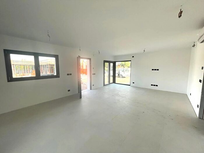 Casa quadrilocale in vendita in Via Molini, Gonars