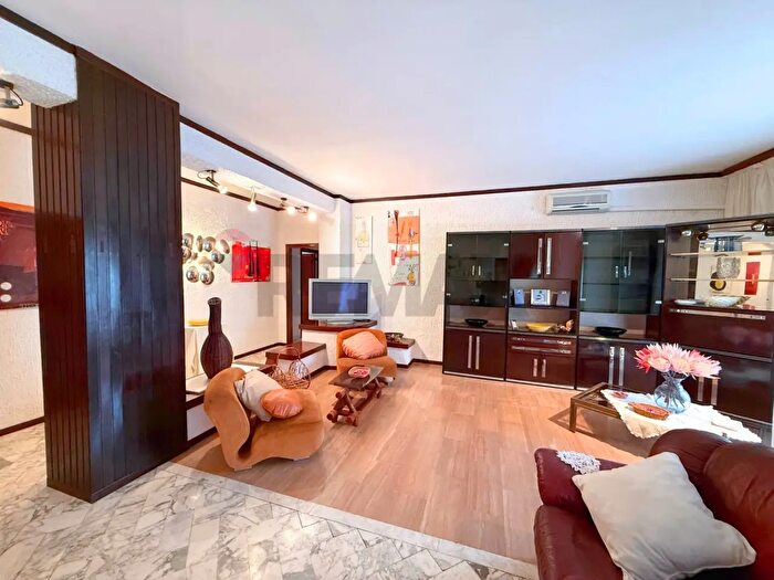 Appartamento con 6 locali in vendita in Viale Giuseppe di Vittorio, Foggia