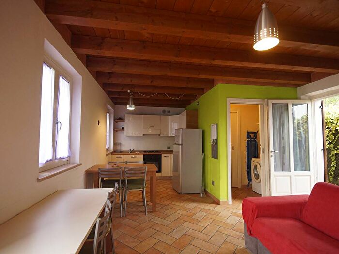 Appartamento bilocale in affitto in Via Dosso, Sandrà, Castelnuovo del Garda