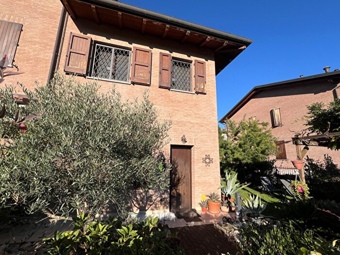 Casa con 6 locali in vendita in Via a Pallotti, Valsamoggia