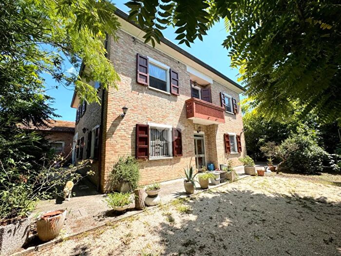 Casa con 7 locali in vendita in Via Destra Senio, Alfonsine