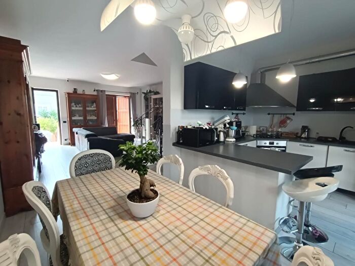 Casa con 8 locali in vendita in Villafranca, Carrara