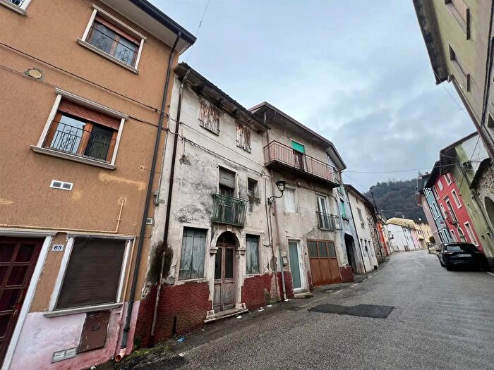 Appartamento con 8 locali in vendita in Chiampo