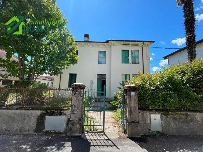Casa con 5 locali in vendita in Via Dante, Schio