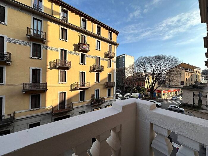 Appartamento trilocale in affitto in Via Spartaco, Cadore, Milano