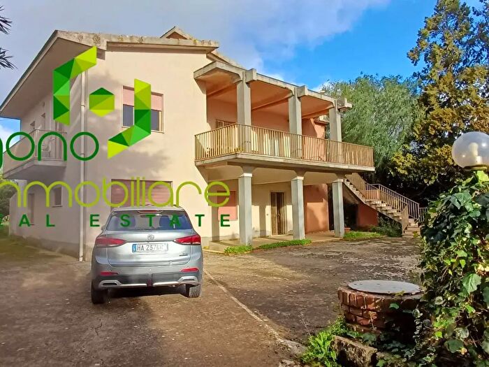 Casa con 9 locali in vendita in Modica