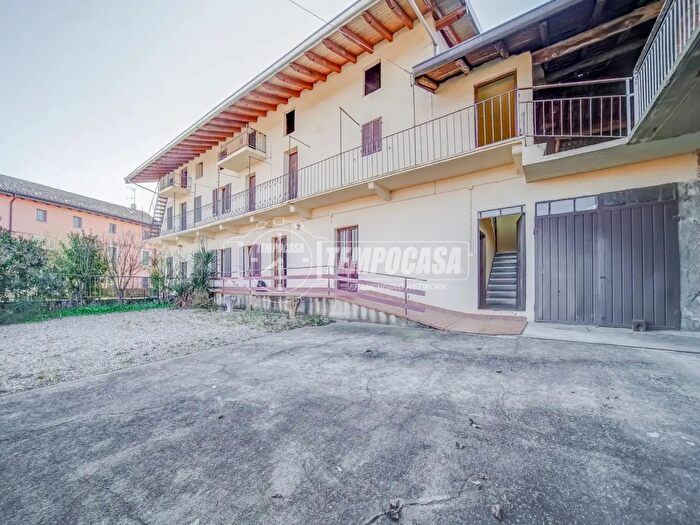 Casa quadrilocale in vendita in Via Villa Conturbia, Agrate Conturbia