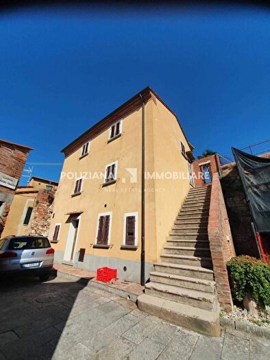 Appartamento con 5 locali in vendita in Via della Fonte, Montepulciano