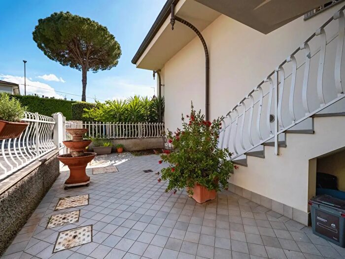 Casa con 5 locali in vendita in Via, Campi Bisenzio