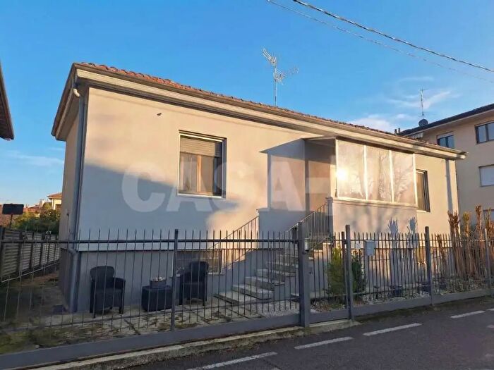 Casa trilocale in vendita in Via Vittorio Veneto, Locate Varesino