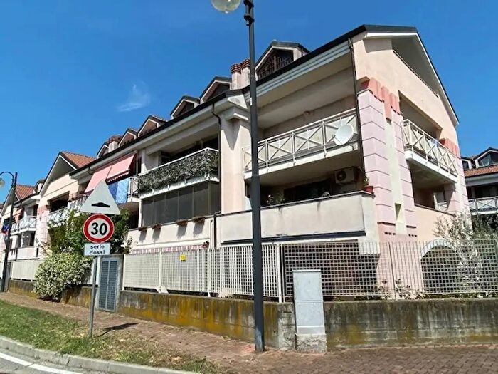 Appartamento trilocale in vendita in Via Visconti, Vermezzo con Zelo