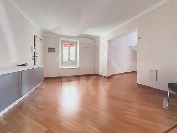 Appartamento con 5 locali in affitto in Via Farini, Bologna
