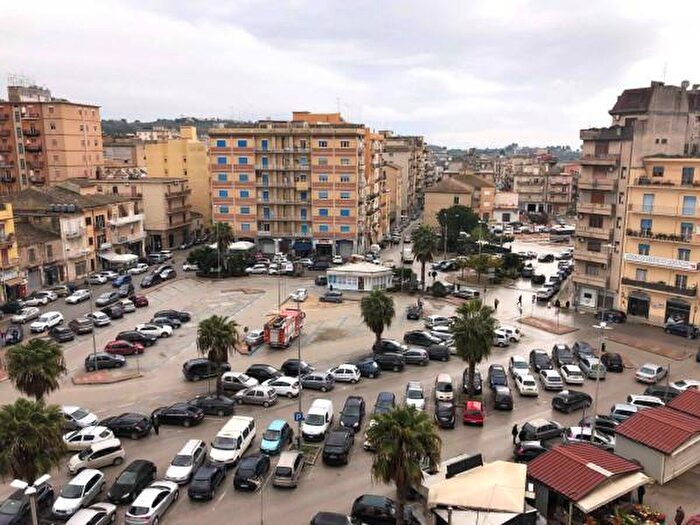 Appartamento con 5 locali in vendita in Via Regina Margherita, Canicatti