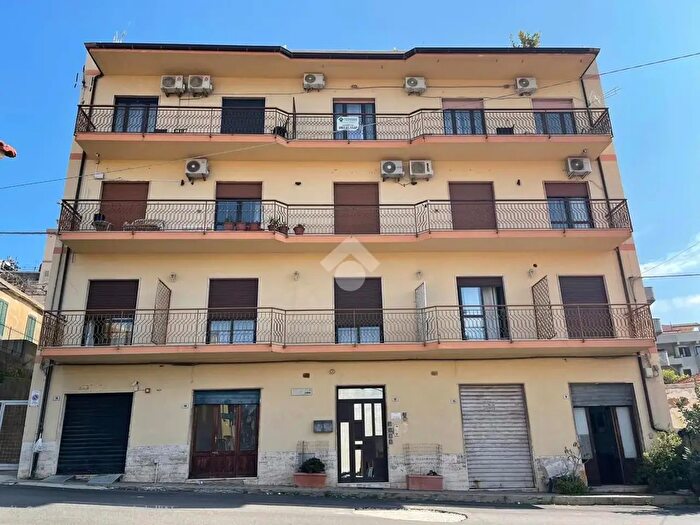 Appartamento quadrilocale in vendita in Via Roma, Villa San Giovanni