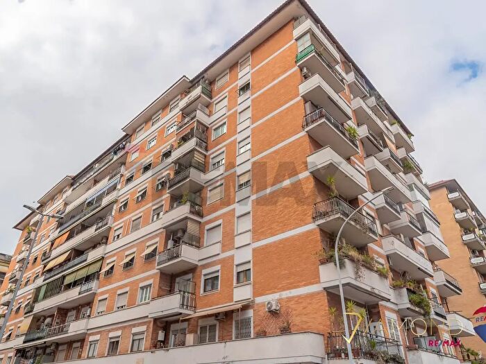 Appartamento con 5 locali in vendita in Roma