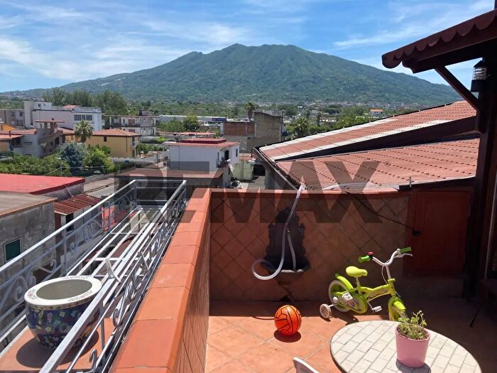 Appartamento con 6 locali in vendita in Sant'Anastasia