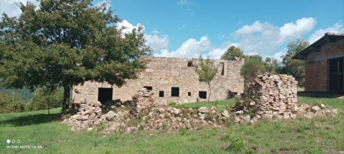 Casa con 6 locali in vendita in Vocabolo Giomici, Valfabbrica