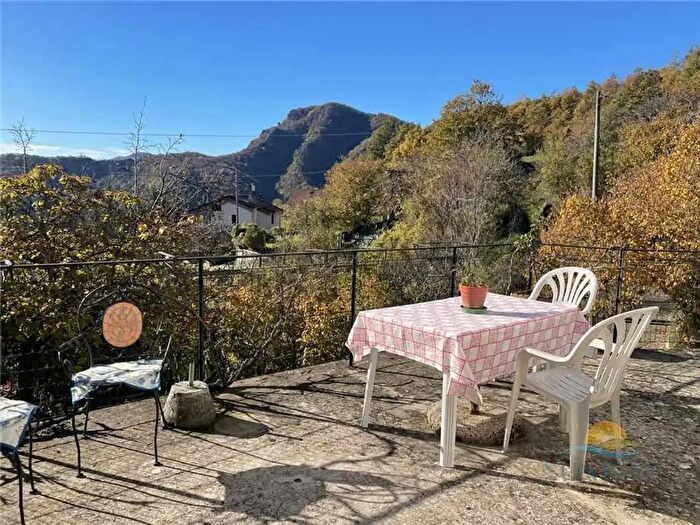 Casa trilocale in vendita in Loc Salata di Mongiardino, Mongiardino Ligure