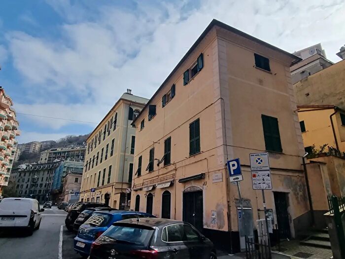 Appartamento con 5 locali in vendita in Via del Giglio, Genova