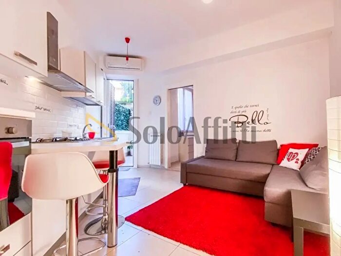 Appartamento bilocale in affitto in Via Piave, Napoli