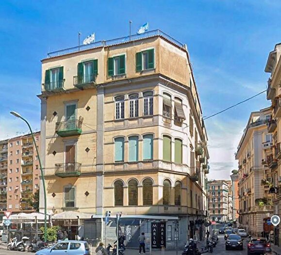 Appartamento con 5 locali in affitto in Piazza degli Artisti, Vomero, Napoli