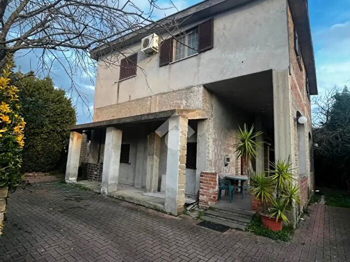 Casa con 5 locali in vendita in Via Montagnano dArdea, Ardea