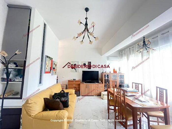 Appartamento bilocale in vendita in Via Vincenzo Bellini, Cefalu