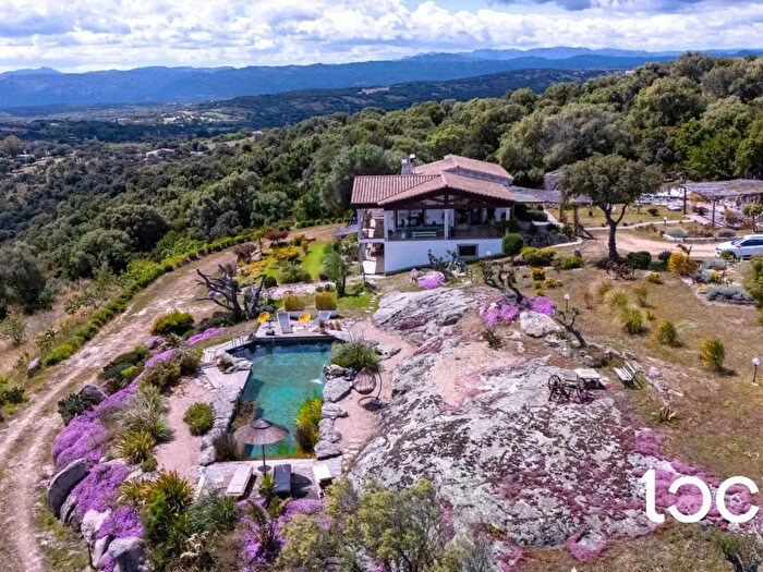 Casa con 9 locali in vendita in Telti