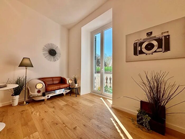 Appartamento trilocale in vendita in Via dei Santi Giacomo E Filippo, Genova