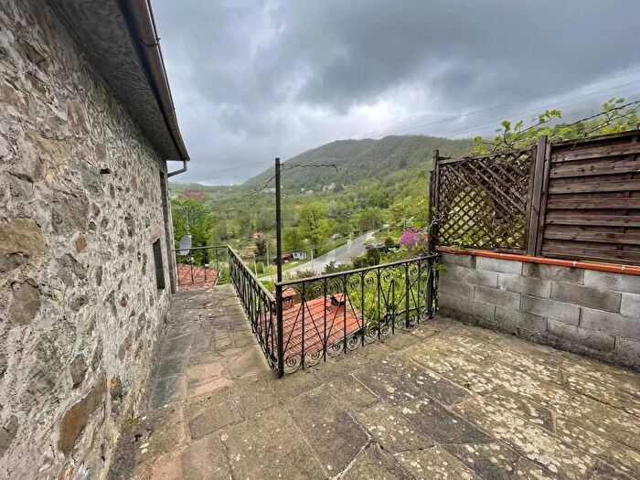 Appartamento con 6 locali in affitto in Bagni Di Lucca
