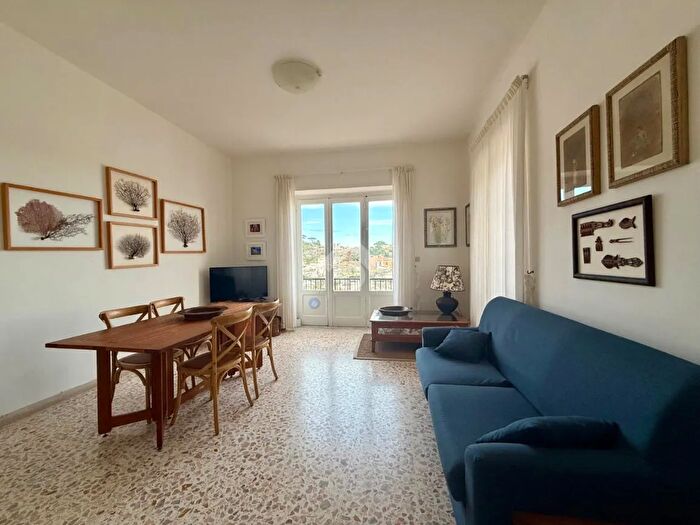 Appartamento trilocale in vendita in Via Porto Salvo, Ischia