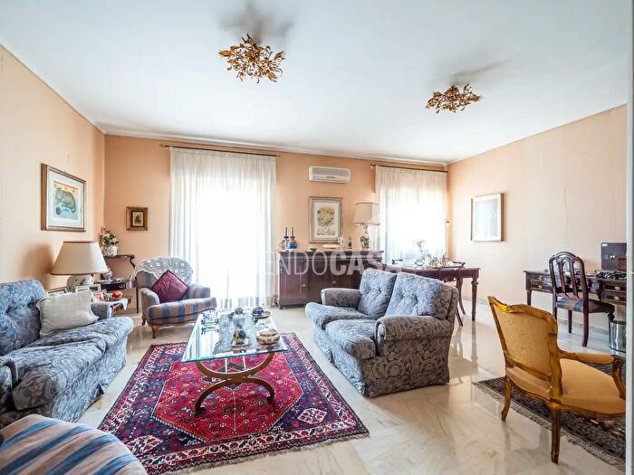 Appartamento con 6 locali in vendita in Corso Calatafimi, Palermo