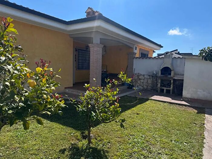 Casa trilocale in vendita in Via Pistoia, Ardea