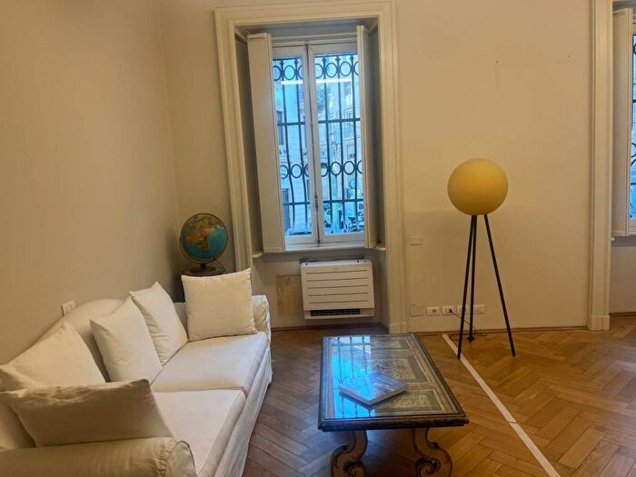 Appartamento quadrilocale in affitto in Via Aurelio Saffi, Vincenzo Monti, Milano