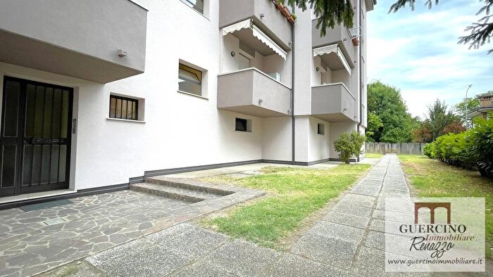 Appartamento con 5 locali in vendita in Via San Francesco dAssisi Cento, Cento