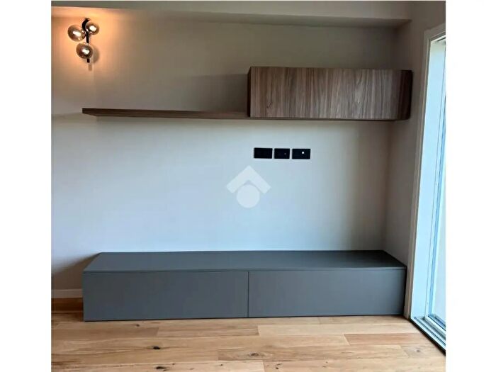 Appartamento trilocale in affitto in Via Giuseppe Guerzoni, Milano