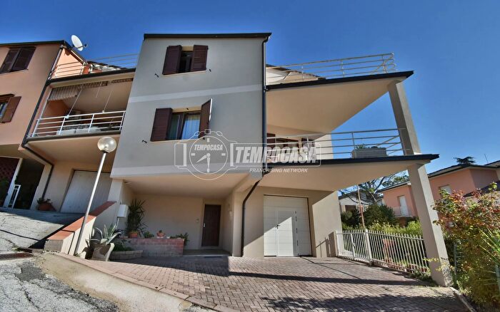 Casa con 5 locali in vendita in Tolentino